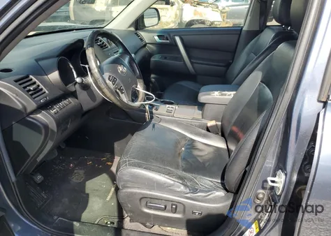 2012 Toyota Highlander Base z USA, uszkodzony, nr VIN 5TDZK3EH9CS079476